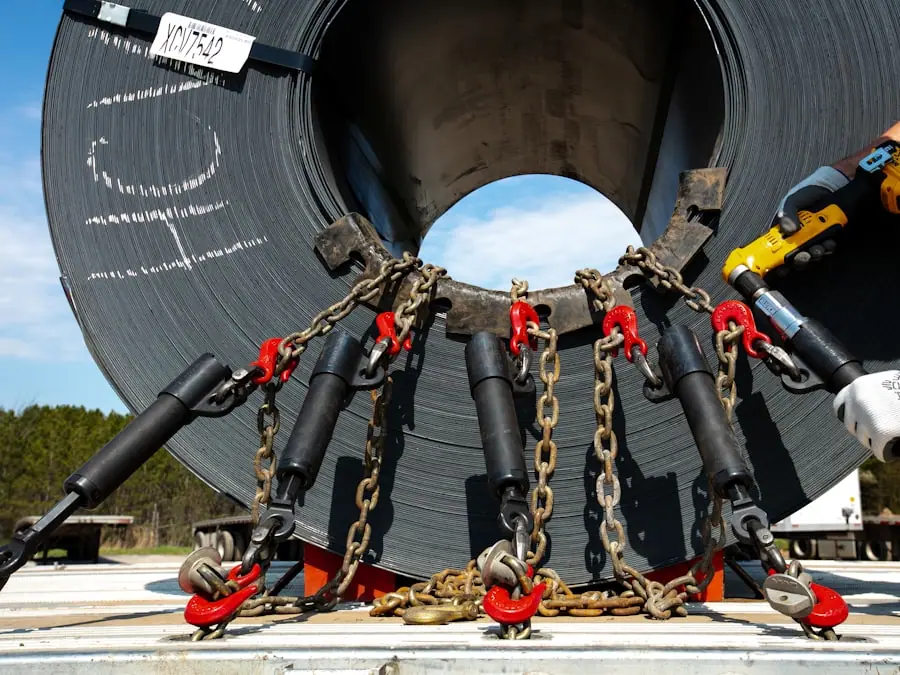 Front-mounted hydraulic cylinder and landing gear before loading.