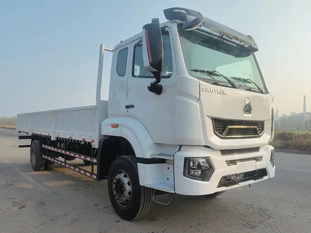HOWO 4×2 Cargo Van Truck