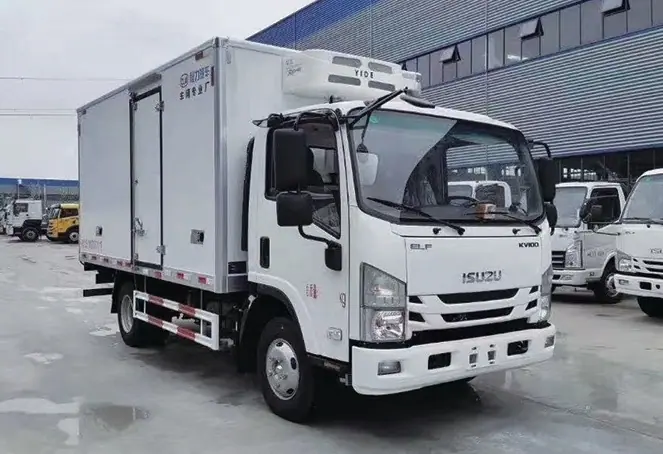 ISUZU 4.8 m Refrigerator Truck