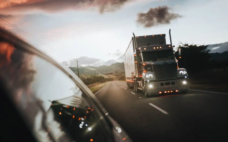 Curtain-side semi-trailer