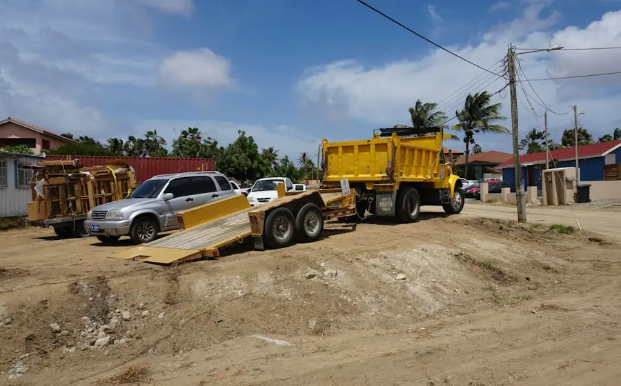 Machinery transport semi-trailer